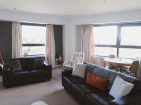 Pass the Keys Lovely 2-Bed Flat Glasgow Harbour FREE parking
